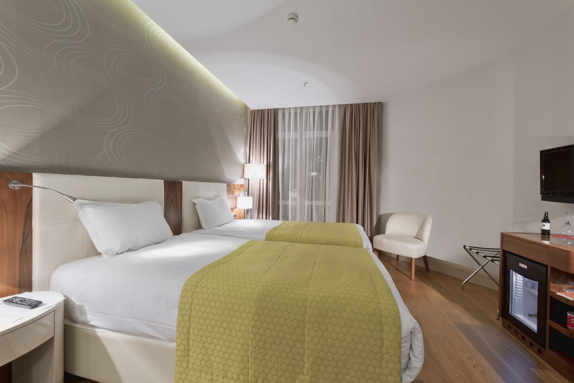 Four Points Flex By Sheraton Istanbul Taksim Square Екстериор снимка