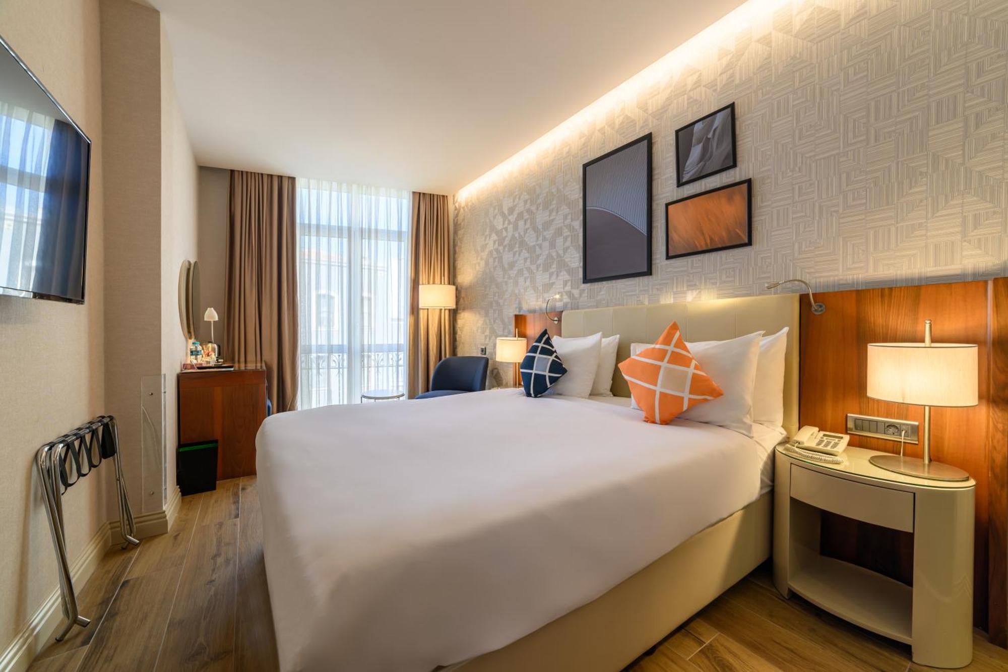 Four Points Flex By Sheraton Istanbul Taksim Square Екстериор снимка