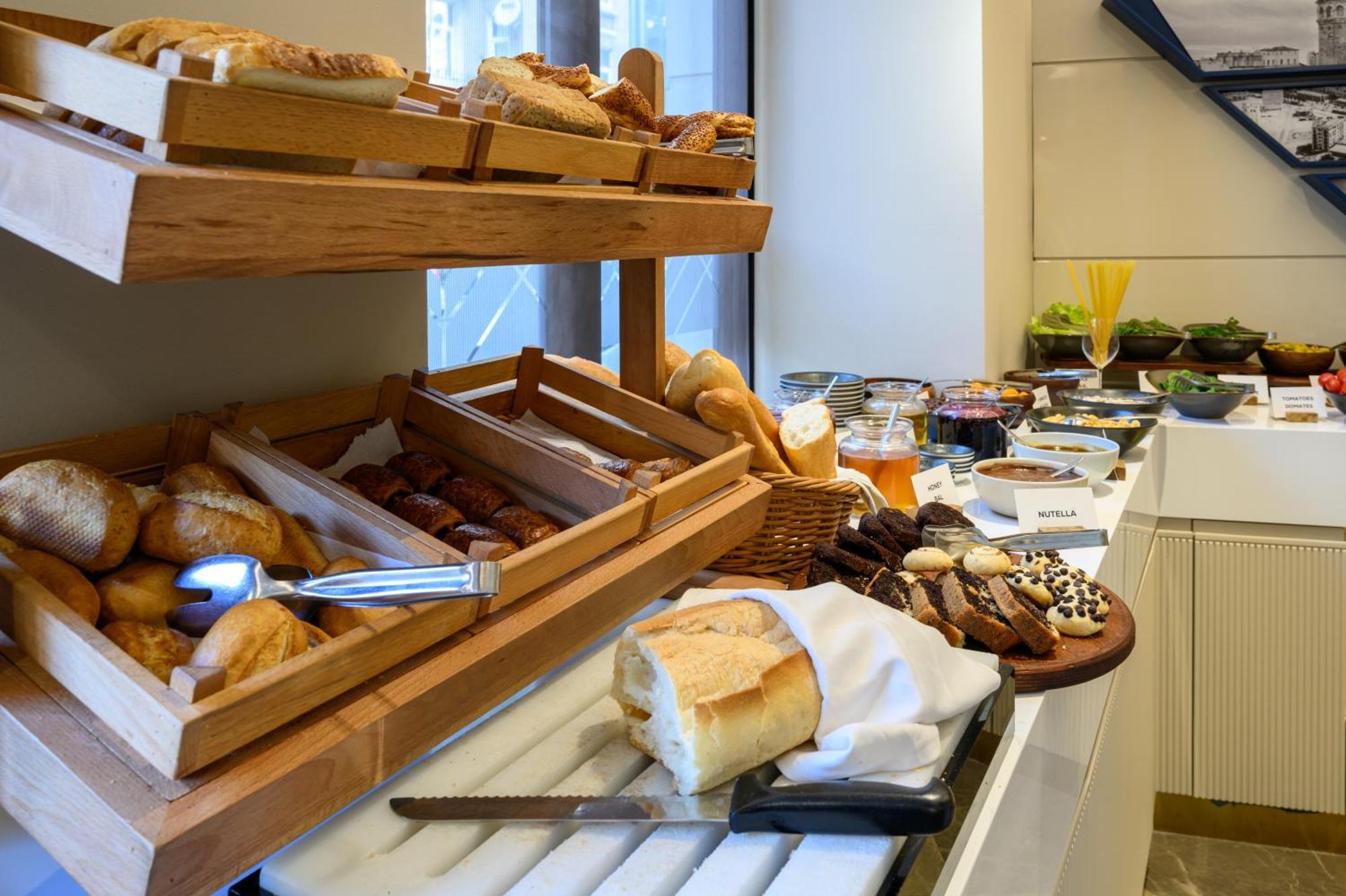 Four Points Flex By Sheraton Istanbul Taksim Square Екстериор снимка