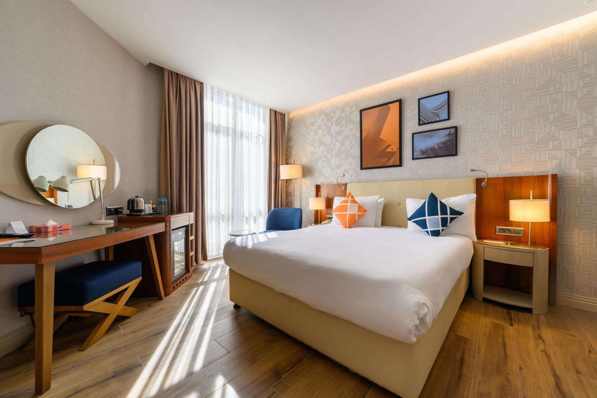 Four Points Flex By Sheraton Istanbul Taksim Square Екстериор снимка