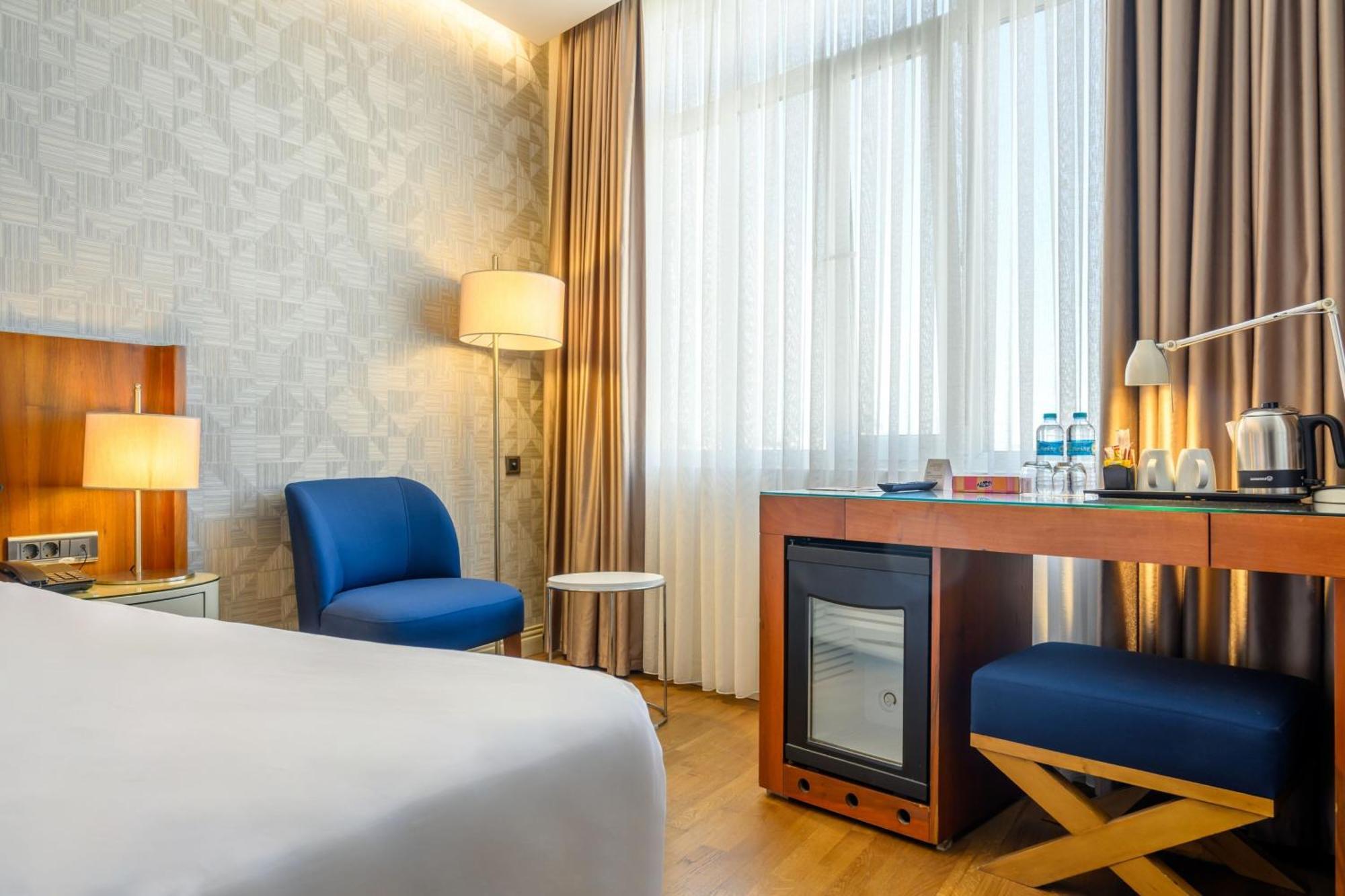 Four Points Flex By Sheraton Istanbul Taksim Square Екстериор снимка